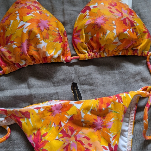 Vix Hermanny Triangle Lowana Bikini Set - Picture 3 of 7